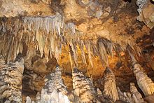 A formation of stalagmites and stalactites Luray cavern stalactites and stalagmites.jpg