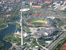 Zentrum des Olympiaparks, im Vordergrund der Olympiaturm, 2007