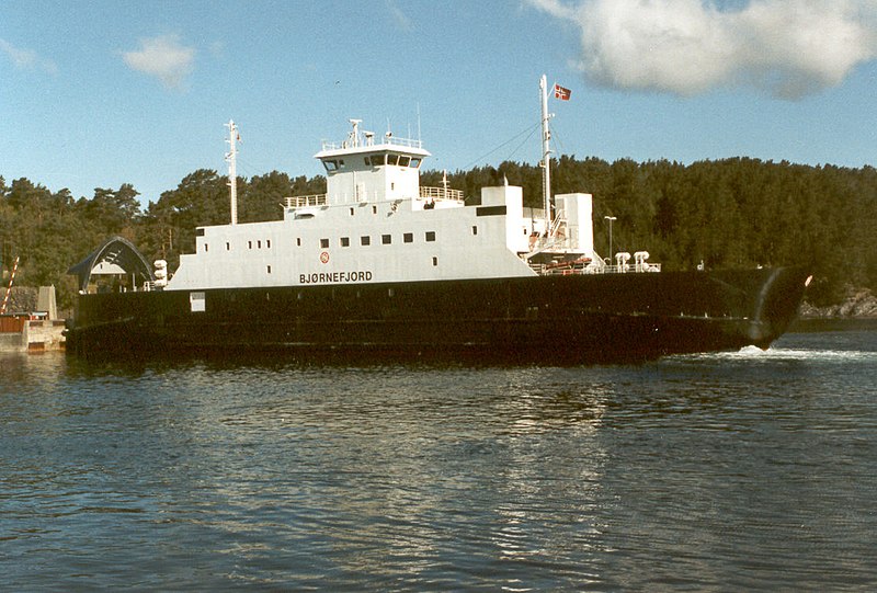 File:MF Bjørnefjord (1986).jpg