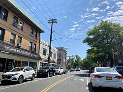 Main Street in Port Washington, Blick nach Osten am 6. Juni 2021.