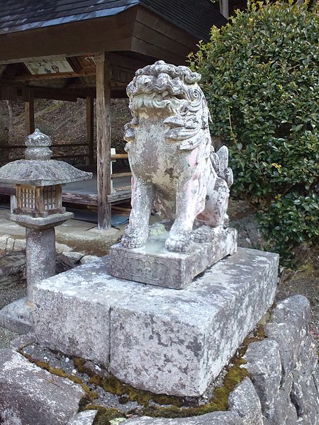 File:Make-jinja Shrine - Komainu.jpg