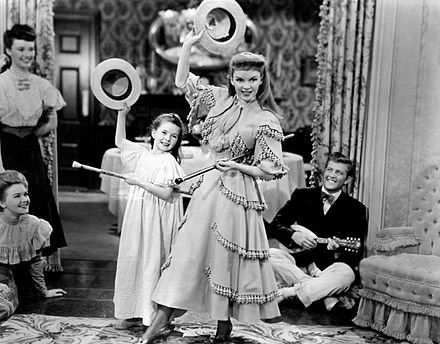 Margaret O'Brien with Judy Garland in Meet Me in St. Louis (1944)