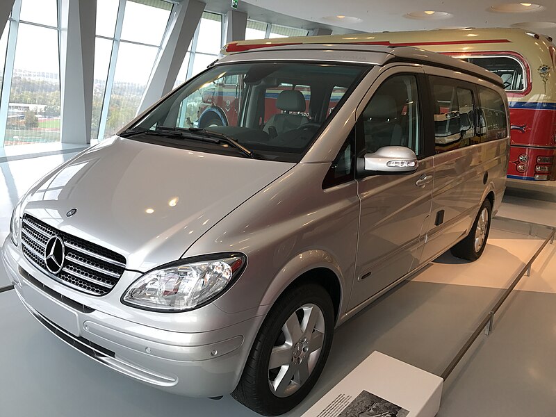 File:Mercedes-Benz Viano MARCO POLO CDI 2.2 Front Right.jpg