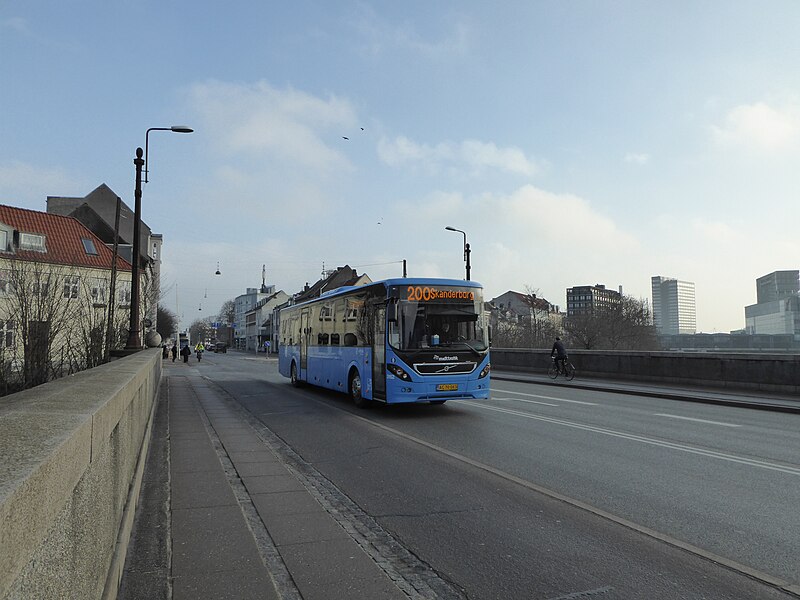 File:Midttrafik bus line 200 at Frederiks Bro.JPG