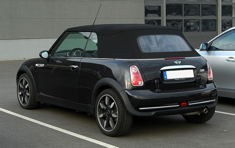 File:Mini One Cabriolet Sidewalk (R52) – Heckansicht, 16. April 2011, Düsseldorf.jpg