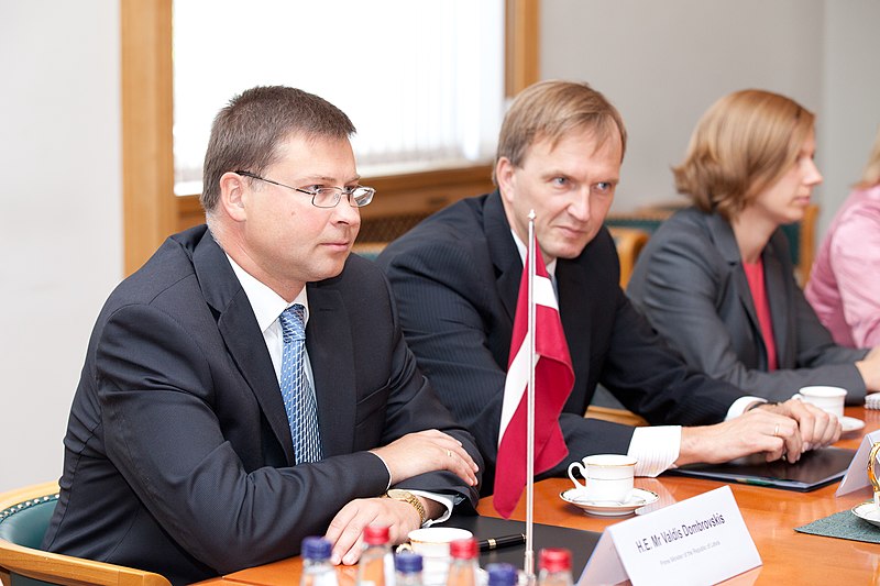 File:Ministru prezidents Valdis Dombrovskis tiekas ar Vācijas ārlietu ministru Gvido Vestervelli (7849818000).jpg
