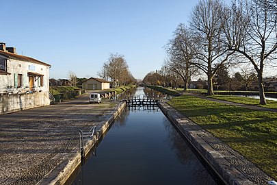 Le canal latéral à la Garonne, écluse des Peyrets.