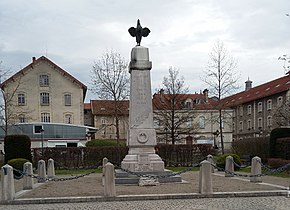 Monument aux morts - Beaurepaire.jpg