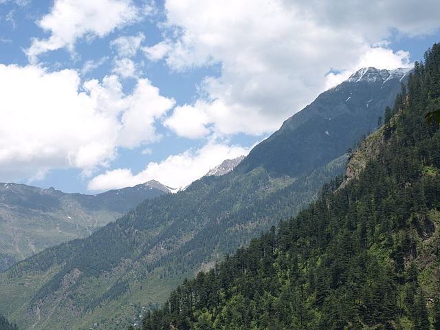 640px-Mountains_in_Jammu_and_Kashmir.JPG (640×480)