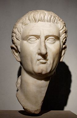 פסל של הקיסר נרווה, שיש, מהמאה ה-1 לספירה, מוצג כיום במוזיאון הלאומי של רומא