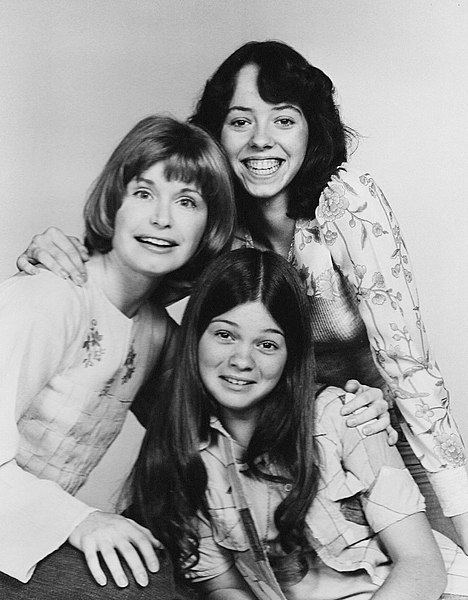 File:One Day at a Time female cast 1975.jpg