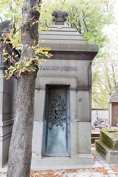 File:Père-Lachaise - Division 72 - Fortin 01.jpg