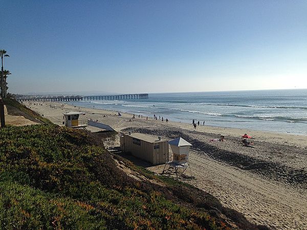 looking down the cliffs overlooking Pacific Beach north of Crystal Pier