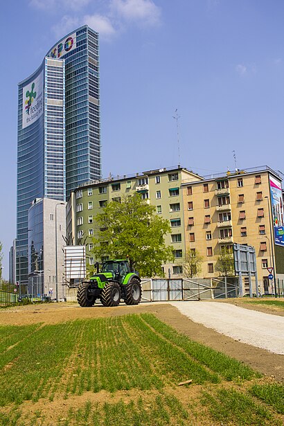 How to get to Palazzo Lombardia with public transit - About the place