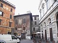 piazza del Biscione l'edificio istoriato è detto "stalla degli Orsini"