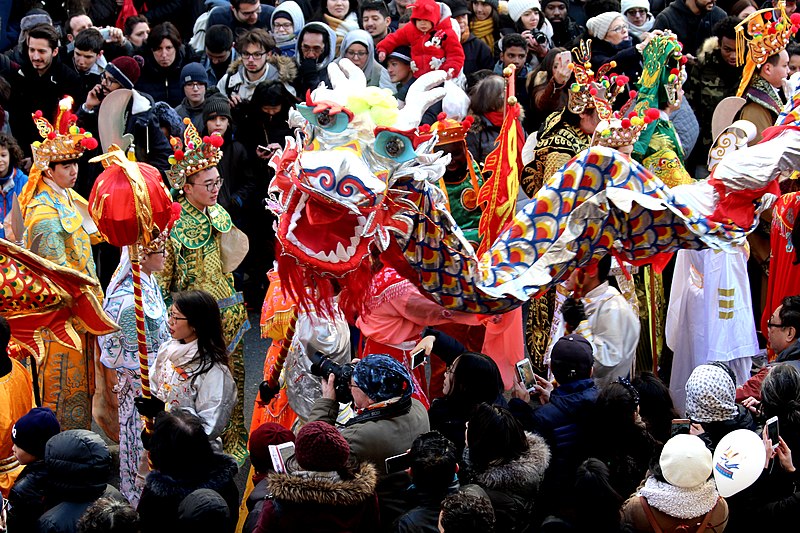 Festa em Paris em fevereiro