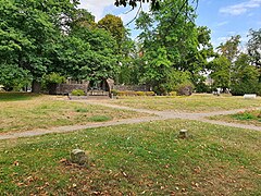 Blick auf Gefallenendenkmal