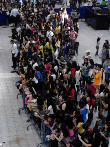 File:People gather at the atrium of SM City Clark for a mall event (3).jpg