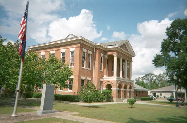Perry County courthouse New Augusta
