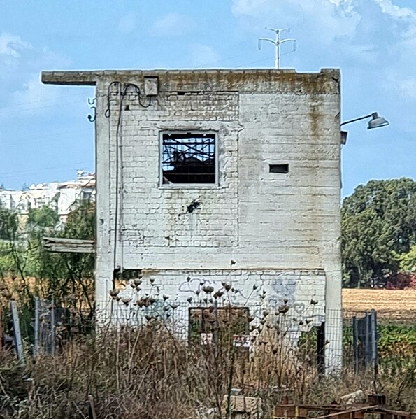 File:PikiWiki Israel 81414 mikve israel area.jpg