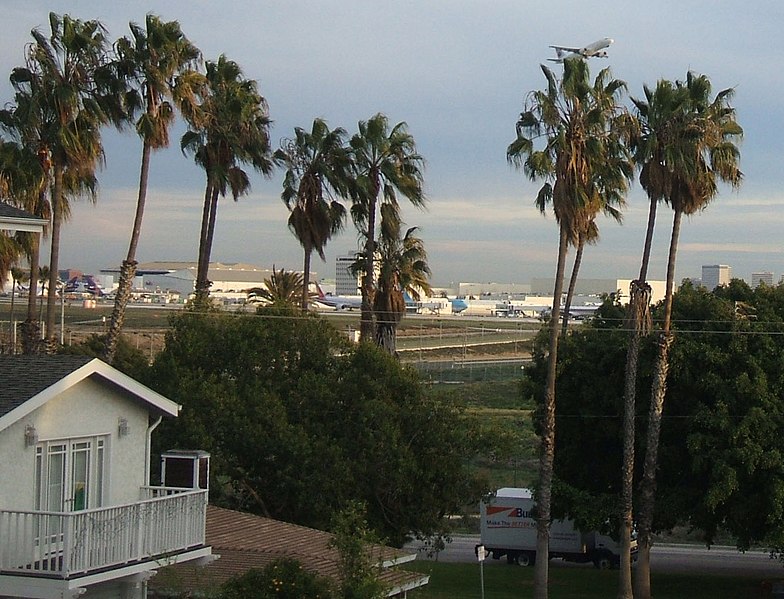 File:Playa del rey lax.jpg