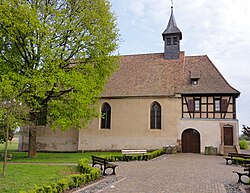 Vue de la chapelle avec le logement du gardien et de l'entrée
