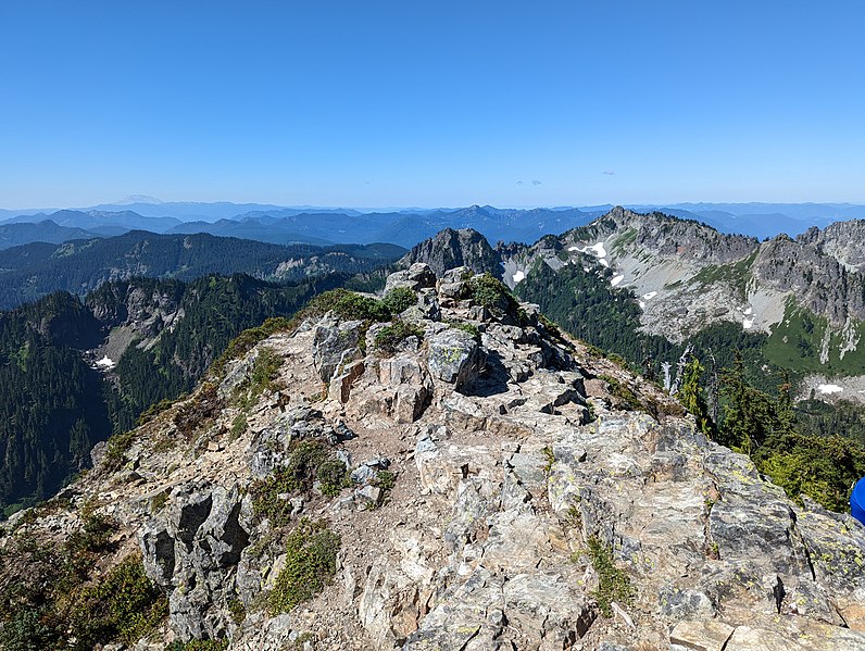 File:Plummer Peak summit.jpg