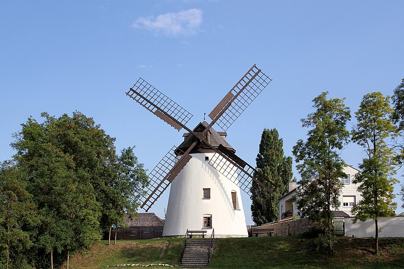 File:Podersdorf - Windmühle.JPG