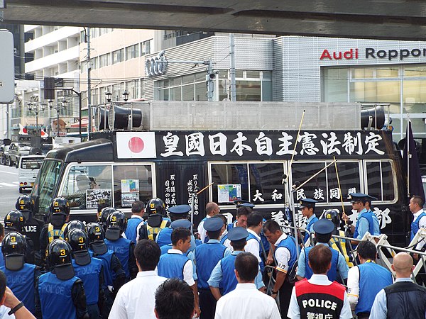 A protest truck confronting the Japanese police near the Russian Embassy on August 9, 2015