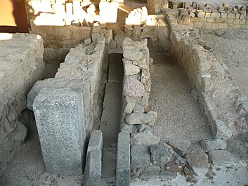 Detail of the water channels supporting the baths Pomenor termas Maximinos.JPG