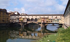 Le Ponte Vecchio entre Oltrarno et Lungarno
