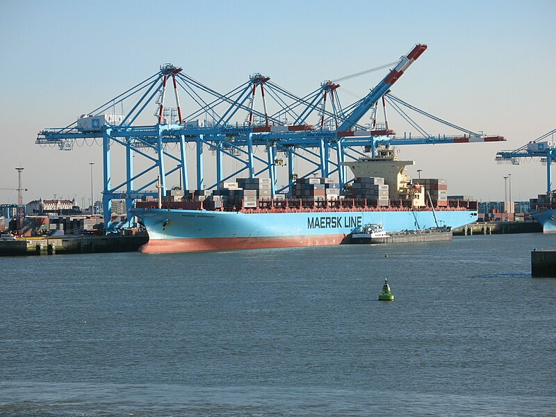 File:Port cranes at Zeebrügge, Belgium 2.JPG