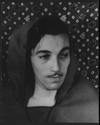 File:Portrait of Cesar Romero LCCN2004663527.tif