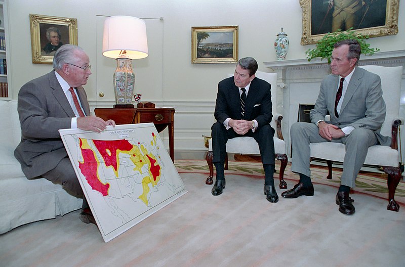 File:President Ronald Reagan and Vice President George H. W. Bush in the Oval Office discuss the status of the drought situation with Richard Lyng.jpg