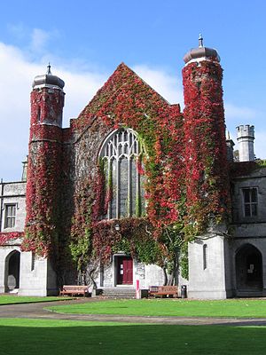 University Of Galway: Geschichte, Campus – Gebäude und Institute, Campus-Leben