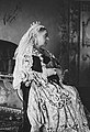 ;ヴィクトリア女王:半世紀近くにわたって大英帝国に君臨してきた女王。王家のスキャンダルを隠蔽するため、4人の売春婦を抹殺するようガルに命じる。