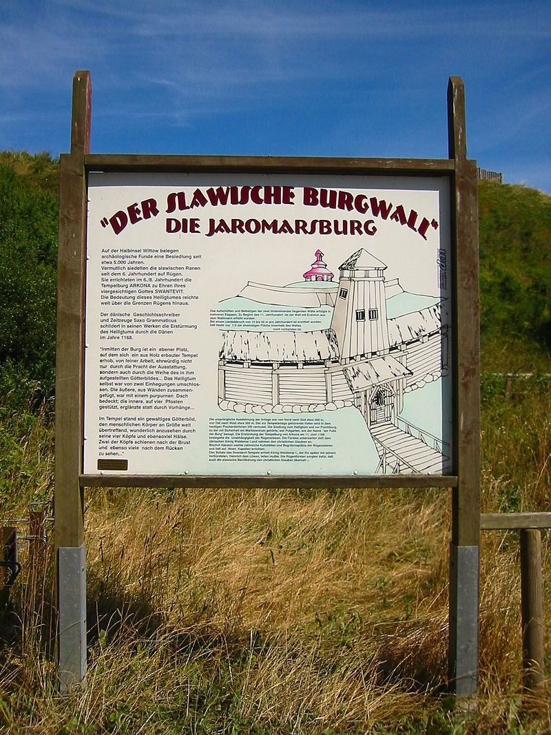 File:Rügen - Jaromarsburg - Infotafel - fern.jpg - Wikimedia Commons
