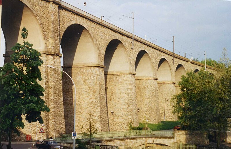 File:Railway viaduct, Luxembourg City, May 1995 (5001984893).jpg