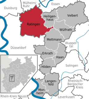 Die Stadt Ratingen liegt im Bundesland Nordrhein-Westfalen und ist eine Große kreisangehörige Stadt des Kreises Mettmann im Regierungsbezirk Düsseldorf und in zentraler Lage der Metropolregion Rhein-Ruhr. Ratingen ist nach gemeindeinterner Fortschreibung mit rund 92.487 Einwohnern die größte Stadt des Kreises Mettmann.