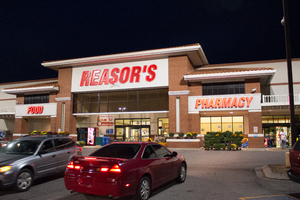 A Reasor's grocery store in Tulsa, Oklahoma, formerly an Albertsons store Reasor's Tulsa 00 - Night.png