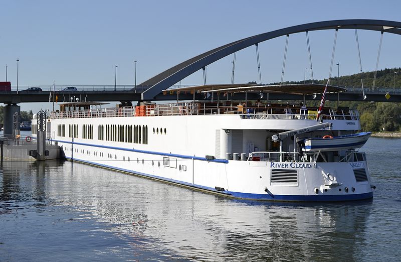 File:River Cloud II in Vilshofen an der Donau.JPG