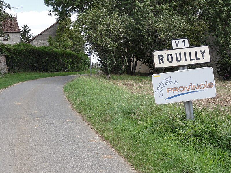 File:Rouilly (Seine-et-Marne) entrée de Rouilly avec ses deux maisons.jpg