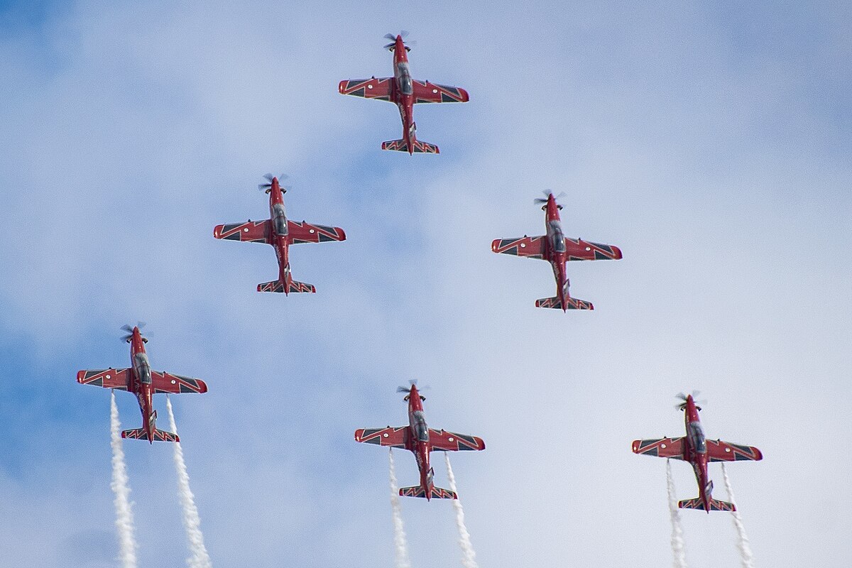 File:Roulettes flying in formation.jpg - Wikipedia