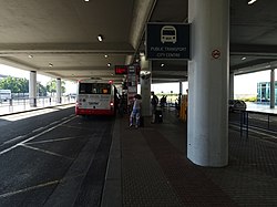 100-as busz a reptéren