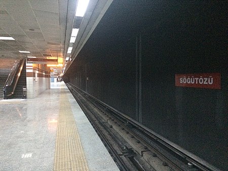 ไฟล์:Söğütözü İstasyonu-Ankara Metrosu, M2 Hattı-Ankara Raylı Sistemi.jpg
