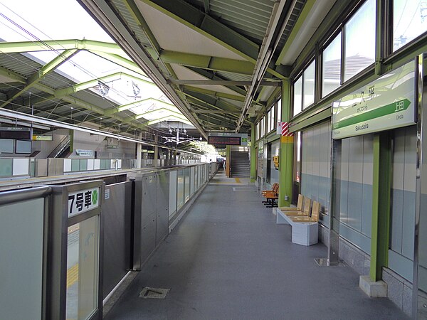 Shinkansen platform 2, July 2012