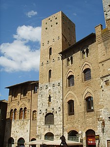 San gimignano piazza duomo 03 tower.JPG