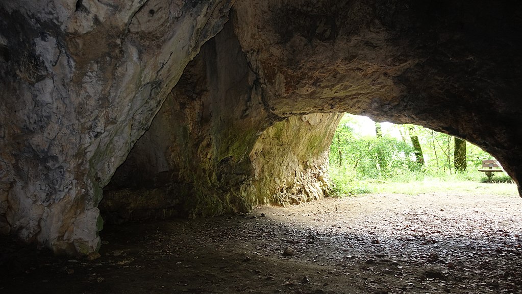 Schelklingen - Sirgensteinhöhle im Achtal