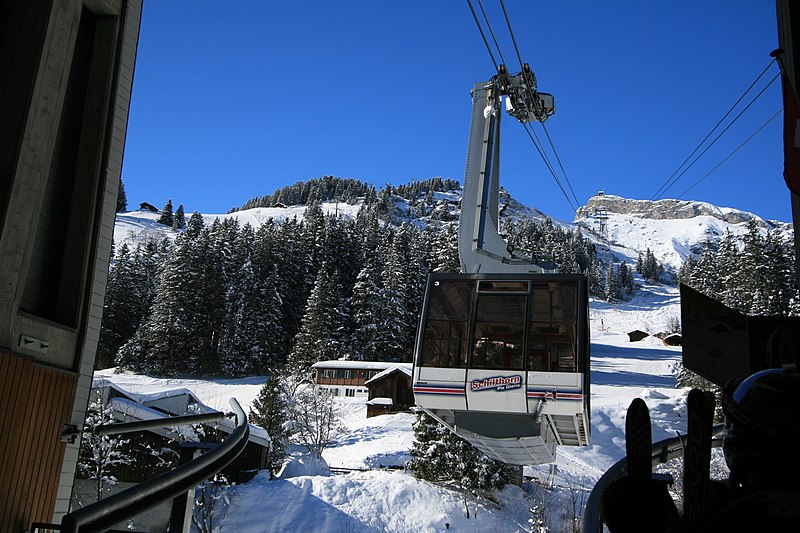 File:Schilthorn lift - panoramio.jpg