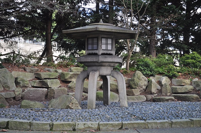 File:Seattle - lantern in Kobe Terrace Park 01.jpg